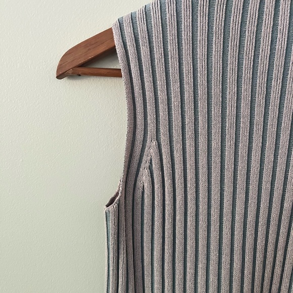 COS Sleeveless Mock Neck Wide Rib Sweater - Picture 4 of 8